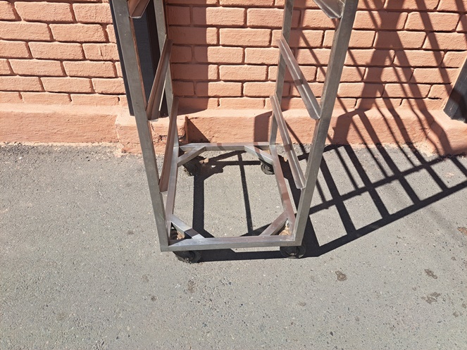 Carro Porta Bandejas Acero Inoxidable, con ruedas / usado #4