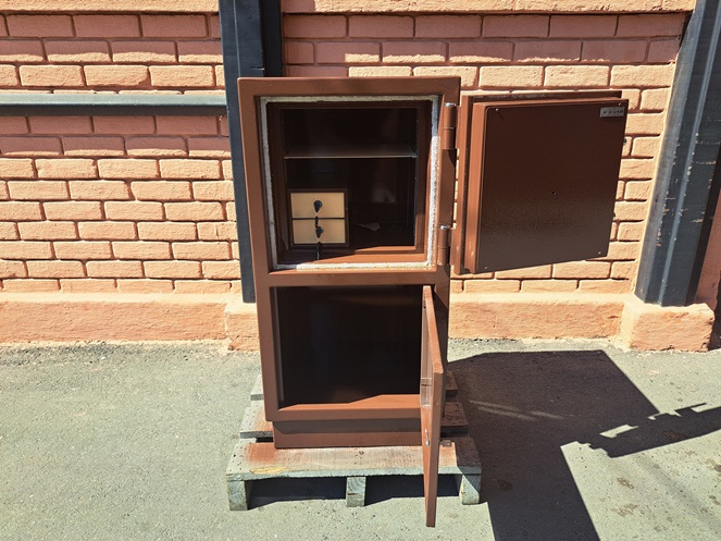 Caja Fuerte marca Bash con clave / Café / Usada / 299 #5