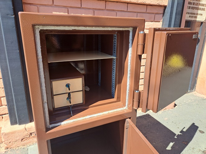 Caja Fuerte marca Bash con clave / Café / Usada / 299 #6