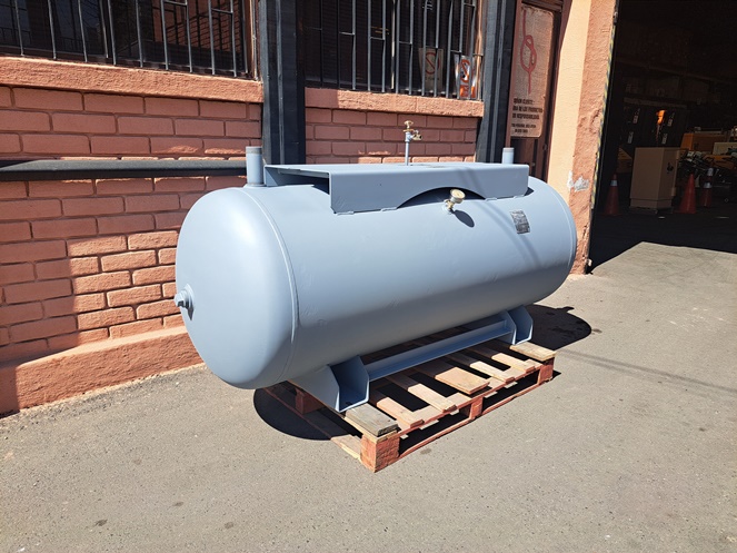 Estanque Acero Galvanizado Aire Comprimido / 900 Lts Aprox. / Usado / (4) #2