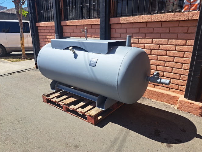 Estanque Acero Galvanizado Aire Comprimido / 900 Lts Aprox. / Usado / (4) #3