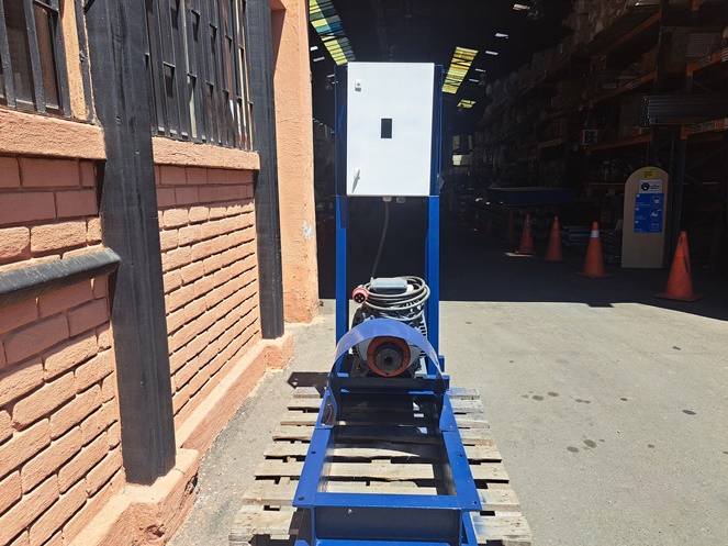 Motor Eléctrico C / soporte y tablero eléctrico / 30 hp / 380V. / 1.470 rpm / N2 / Usado  #4