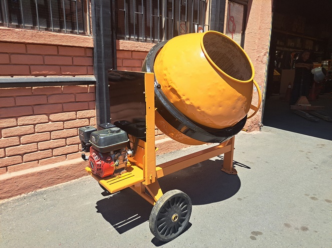 Trompo Concretero 400 lts / Motor bencinero 7 HP 