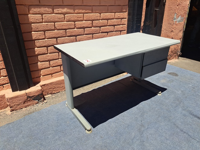 Mesa Escritorio Estructura Metálica cubierta de Melamina / 2 cajones / Usada / N2 #2