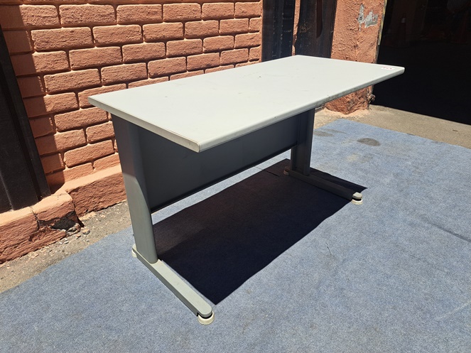 Mesa Escritorio Estructura Metálica cubierta Melamina / Usada / N3 #2