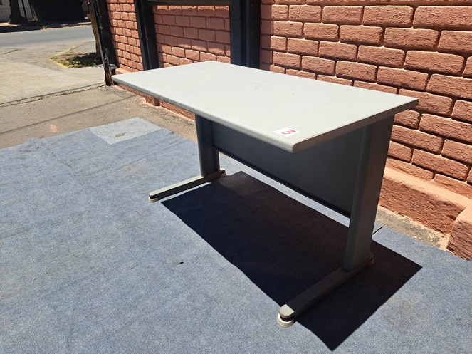 Mesa Escritorio Estructura Metálica cubierta Melamina / Usada / N3 #3