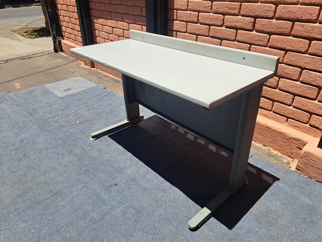 Mesa Escritorio Estructura Metálica Cubierta Melamina / Usada / N6 #3