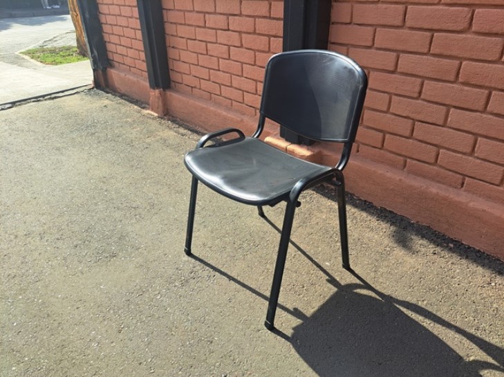 sillas apilables / 3 unidades / Estructura Metálica / PVC / Usado #2
