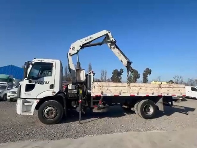 Camión Ford / Modelo Cargo 1719 con Pluma / Año 2014 / Usado
