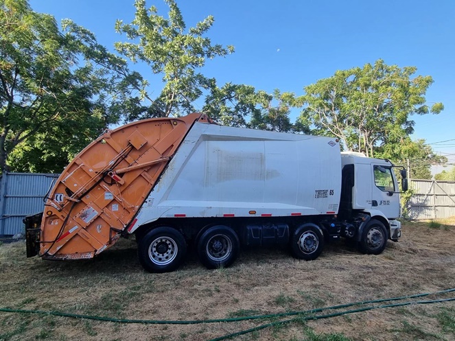 Camion Volvo / Modelo VM 330 Con equipo recolector / Año 2017 / Usado #2