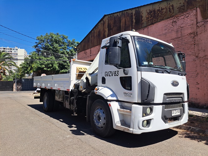 Camión Ford / Modelo Cargo 1719 con Pluma / Año 2014 / Usado #4