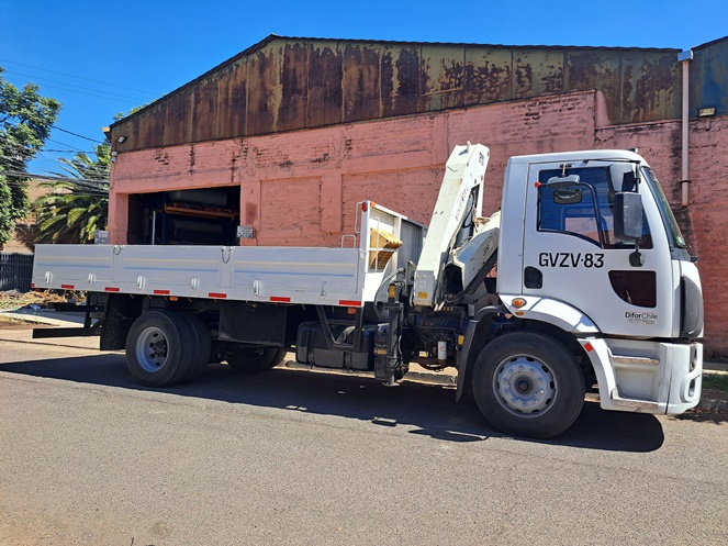 Camión Ford / Modelo Cargo 1719 con Pluma / Año 2014 / Usado #5