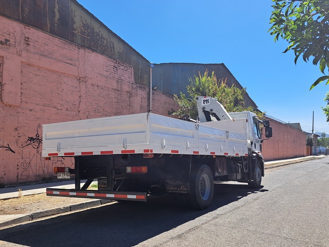 Camión Ford / Modelo Cargo 1719 con Pluma / Año 2014 / Usado #6