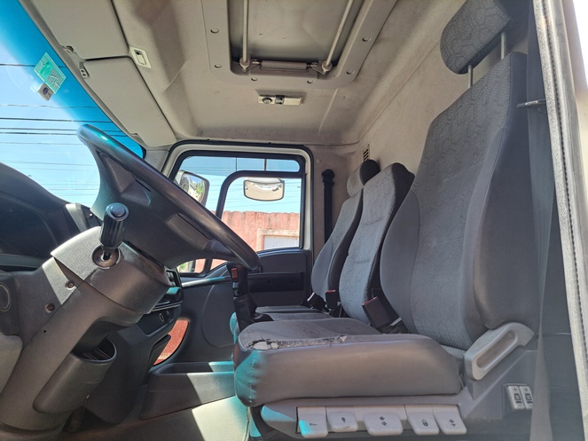 Camión Ford / Modelo Cargo 1719 con Pluma / Año 2014 / Usado #9