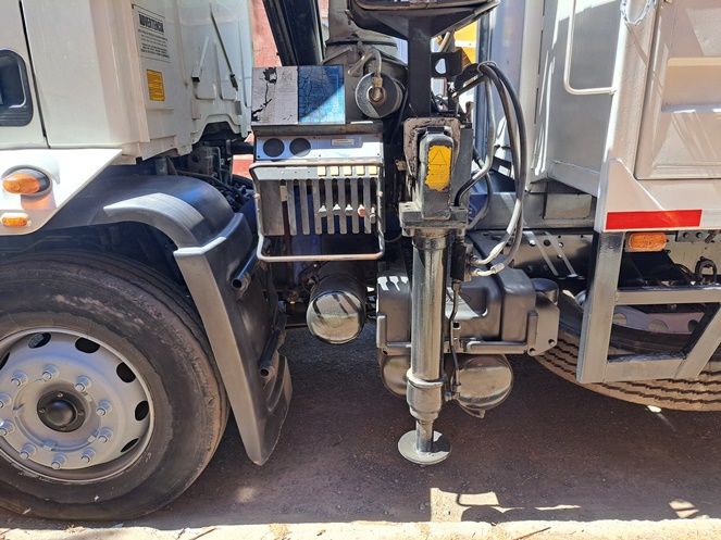 Camión Ford / Modelo Cargo 1719 con Pluma / Año 2014 / Usado #11