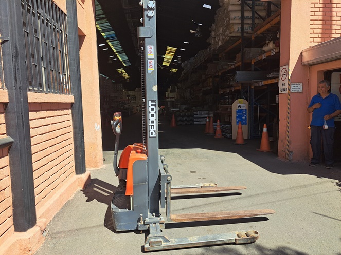 Elevador Eléctrico 1.500 kg / Usado #8