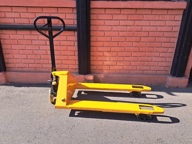 Transpaleta Hidráulica 2.500 kg / 685 x 1.150 mm / AM / Usado