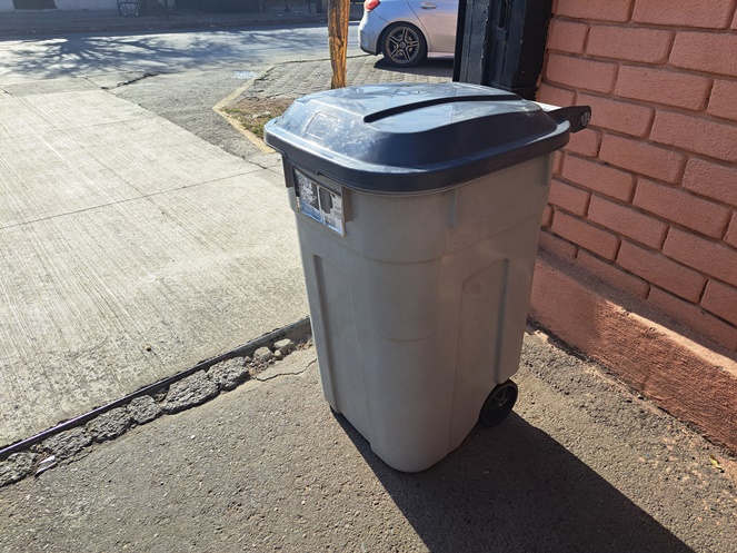 Contenedor de Basura 140 lts / Marca Kleine / Usado