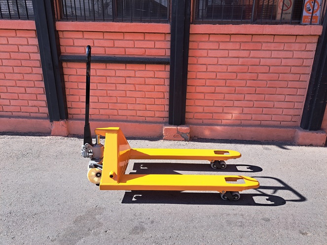 Transpaleta Hidráulica 2.500 kg / 685 x 1.150 mm / N6 / Usado 
